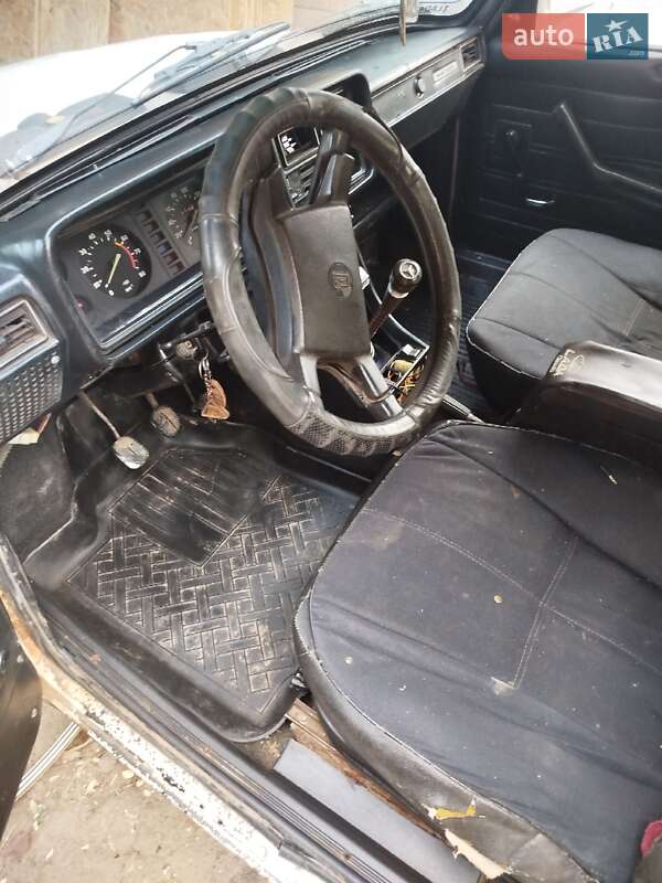 Седан ВАЗ / Lada 2107 1993 в Тульчине фото 5 Седан ВАЗ / Lada 2107 1993 в Тульчине