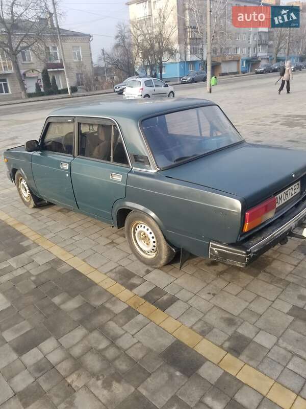 Седан ВАЗ / Lada 2107 1996 в Звягеле