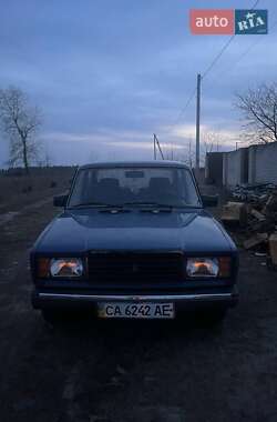 Седан ВАЗ / Lada 2107 2005 в Бузовій