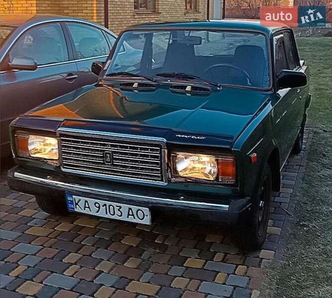 Седан ВАЗ / Lada 2107 1998 в Києві