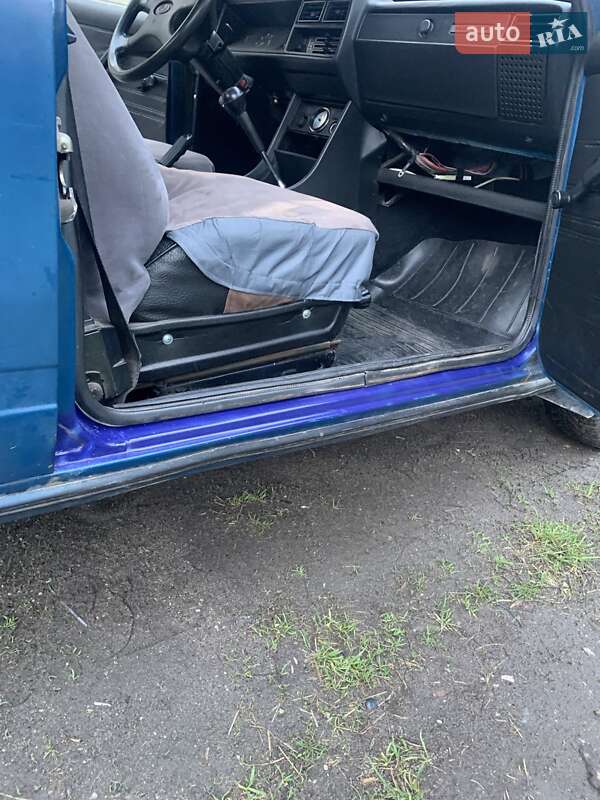 Седан ВАЗ / Lada 2107 2004 в Каменском