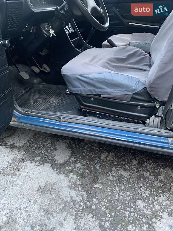 Седан ВАЗ / Lada 2107 2004 в Каменском