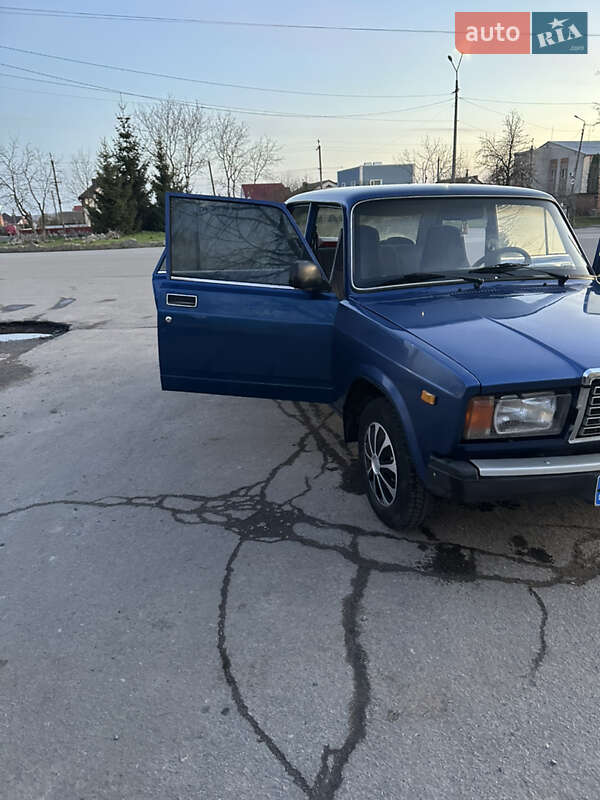 Седан ВАЗ / Lada 2107 2006 в Хмельнике