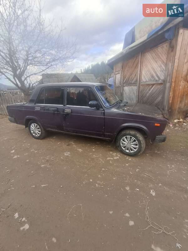 Седан ВАЗ / Lada 2107 2001 в Путиле