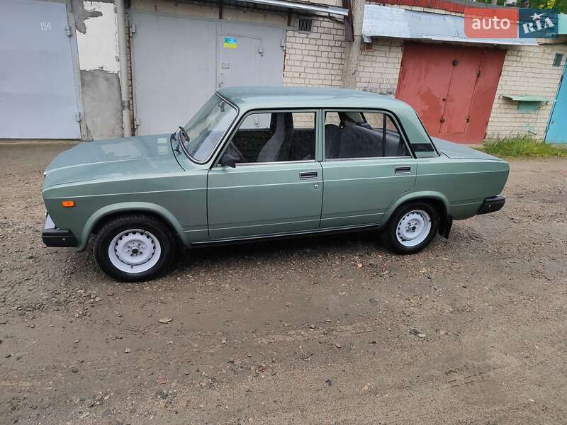 Седан ВАЗ / Lada 2107 2006 в Черкасах