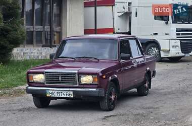 Седан ВАЗ 2107 2002 в Дубні