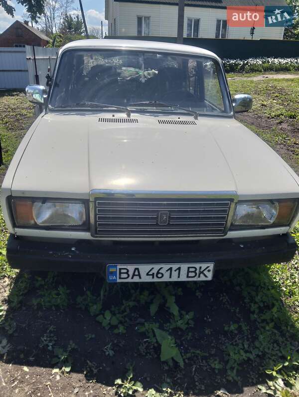 Седан ВАЗ / Lada 2107 1996 в Ровном