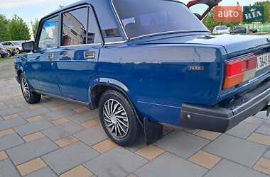 Седан ВАЗ 2107 2004 в 