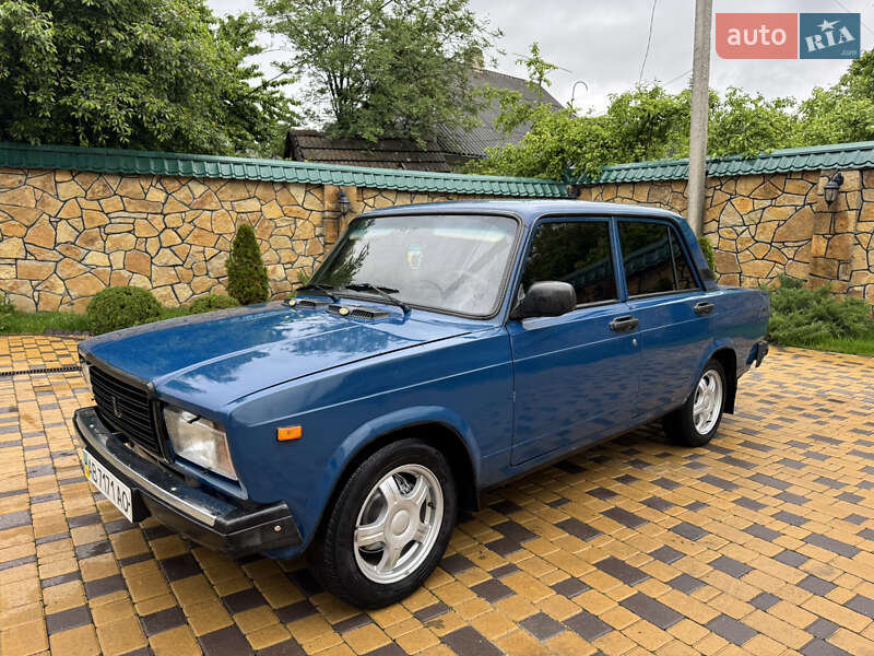 Седан ВАЗ / Lada 2107 2004 в Могилів-Подільському