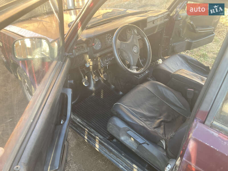 Седан ВАЗ / Lada 2107 1983 в Бердичеве
