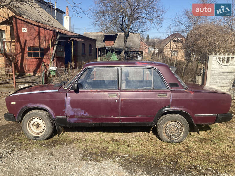 Седан ВАЗ / Lada 2107 1983 в Бердичеве