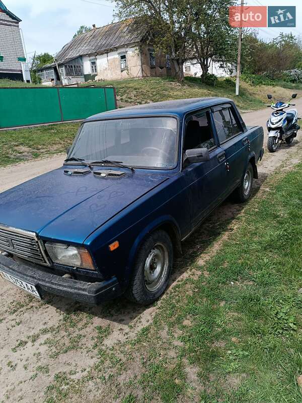 Седан ВАЗ 2107 2004 в 