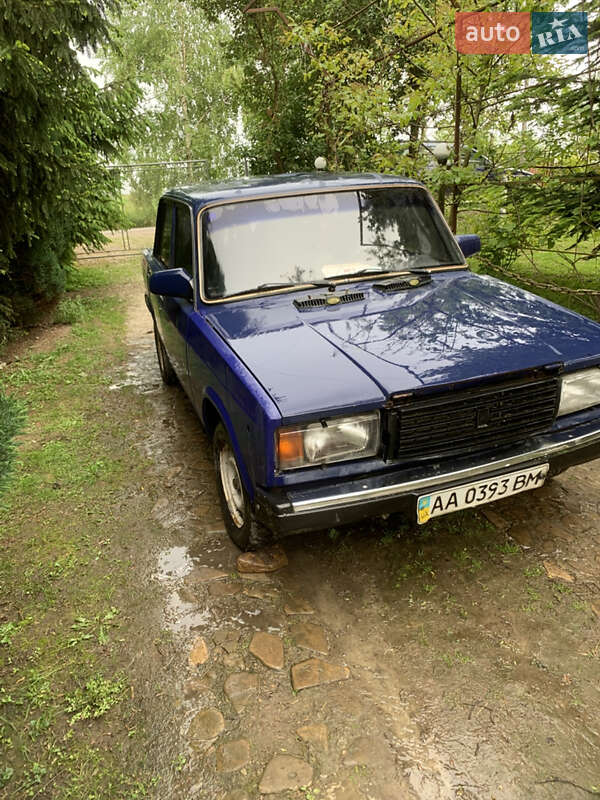 Седан ВАЗ 2107 1999 в 
