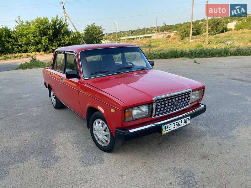 Седан ВАЗ 2107 1996 в 