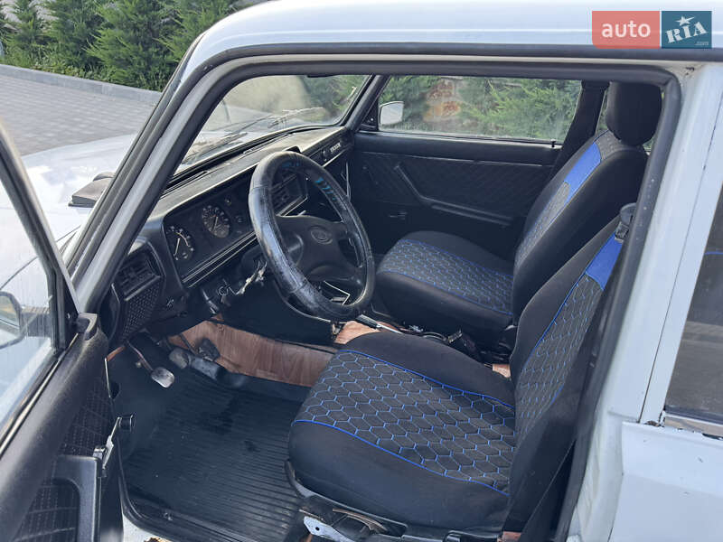 Седан ВАЗ / Lada 2107 2001 в Могилів-Подільському