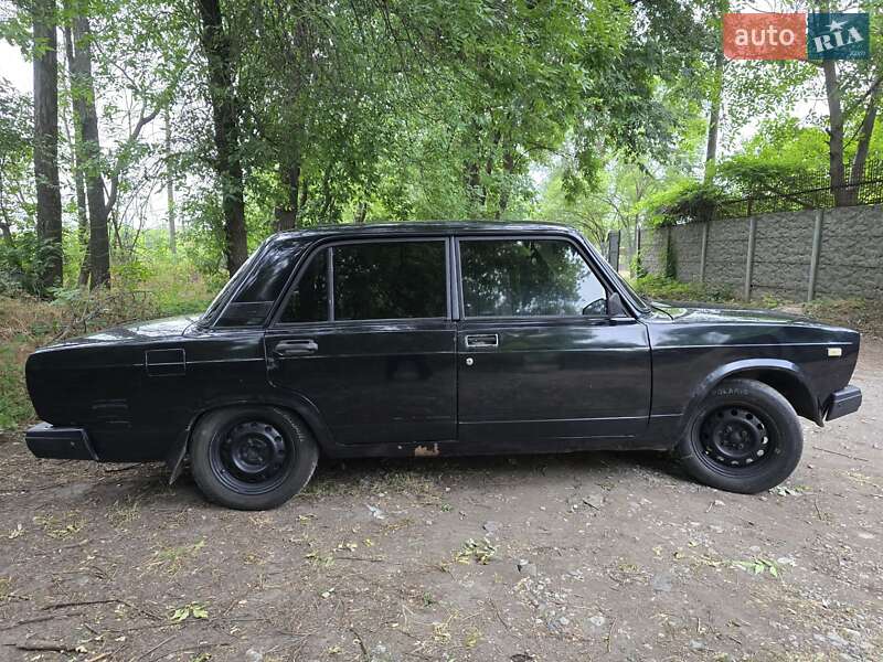 Седан ВАЗ / Lada 2107 1997 в Днепре