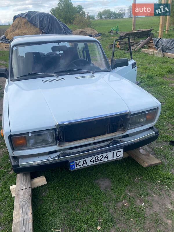 Седан ВАЗ / Lada 2107 1991 в Радомышле