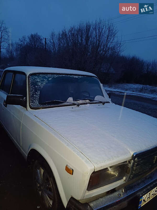 Седан ВАЗ / Lada 2107 1991 в Радомышле