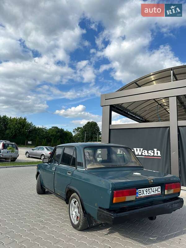 Седан ВАЗ / Lada 2107 2005 в Шумске