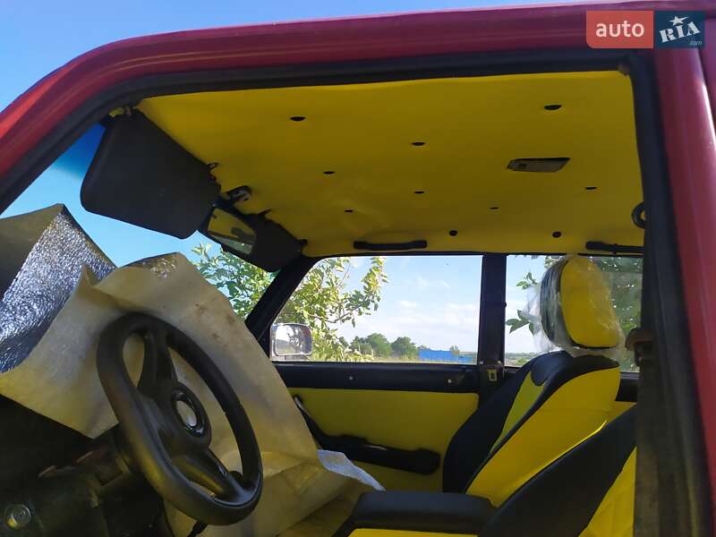 Седан ВАЗ / Lada 2107 1996 в Черновцах