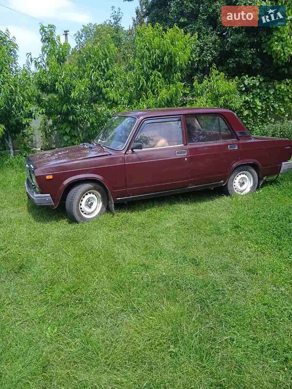 Седан ВАЗ / Lada 2107 2005 в Немирове