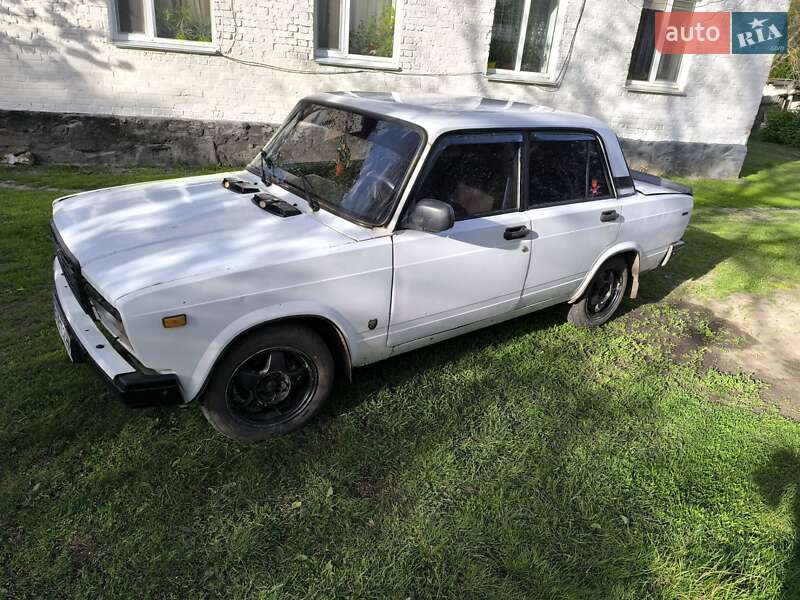 Седан ВАЗ / Lada 2107 2004 в Лубнах
