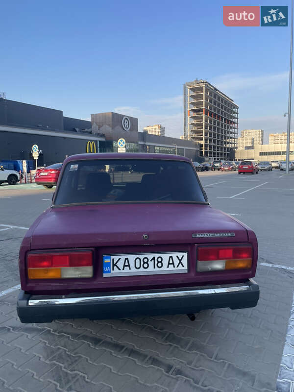 Седан ВАЗ / Lada 2107 2002 в Киеве