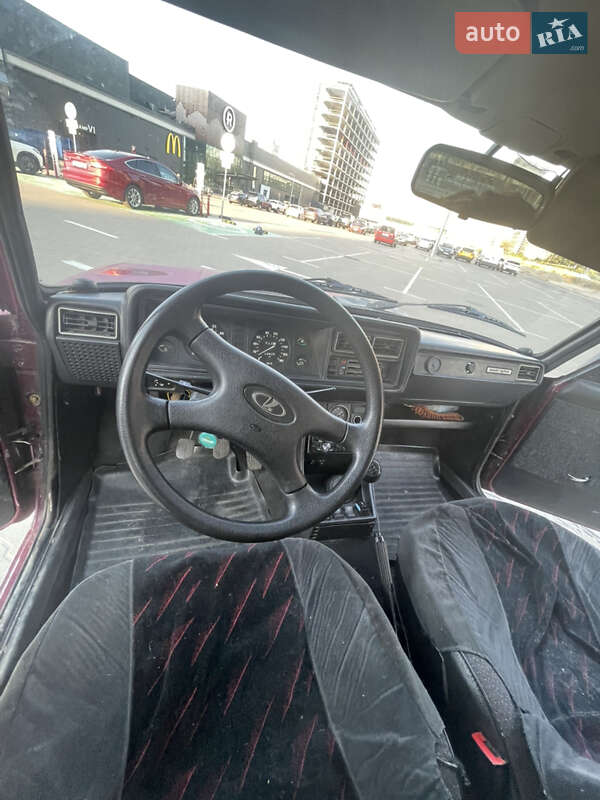 Седан ВАЗ / Lada 2107 2002 в Киеве