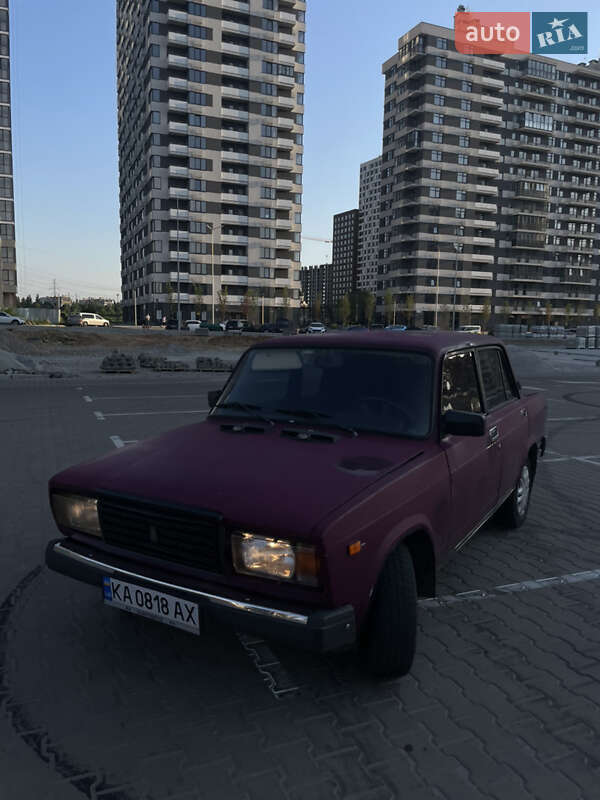 Седан ВАЗ / Lada 2107 2002 в Киеве