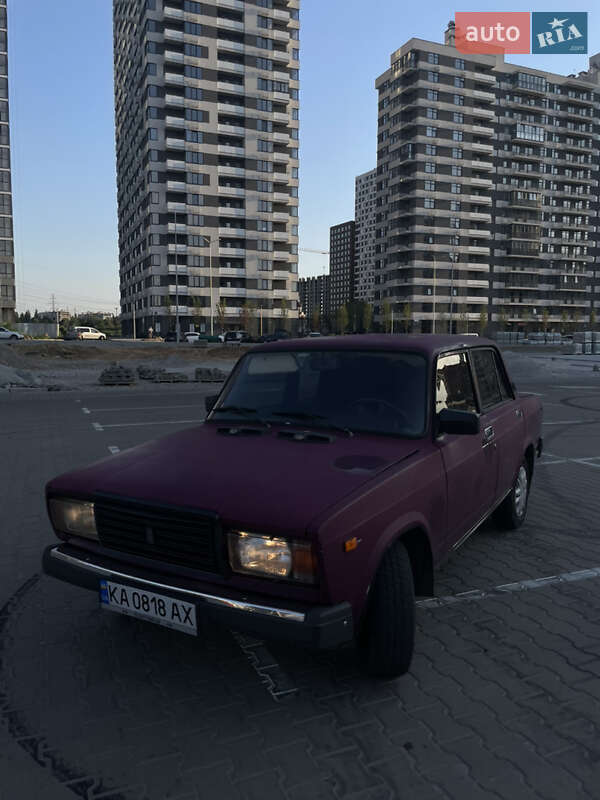 Седан ВАЗ / Lada 2107 2002 в Киеве