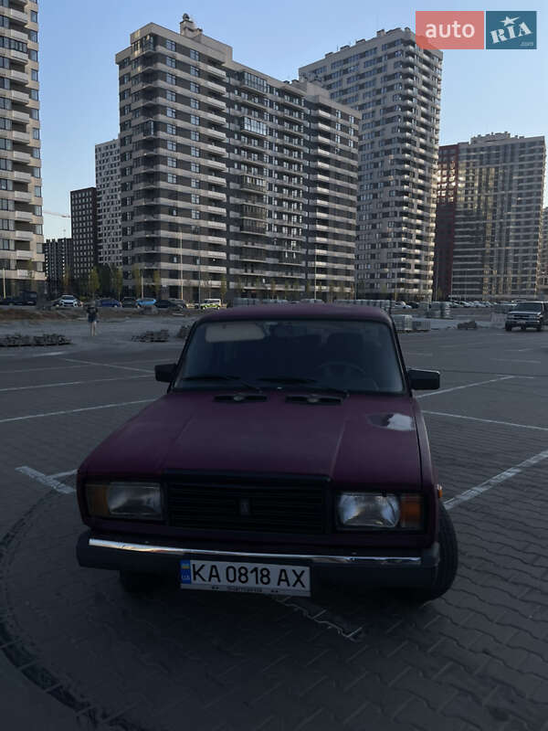 Седан ВАЗ / Lada 2107 2002 в Киеве