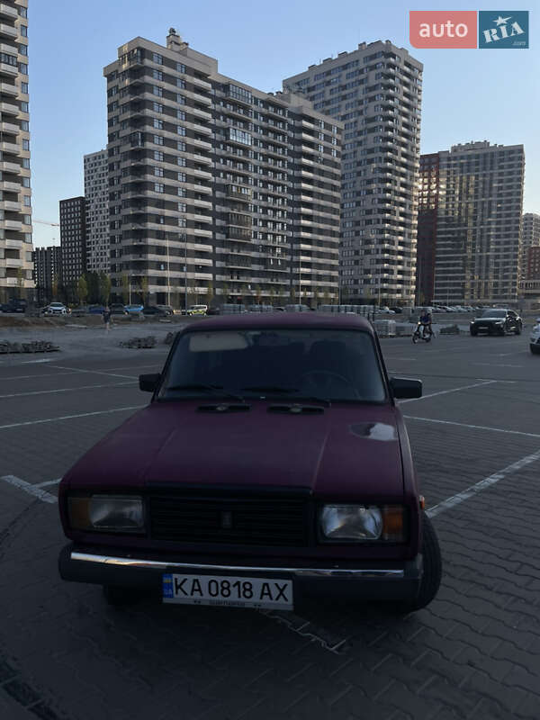 Седан ВАЗ / Lada 2107 2002 в Киеве