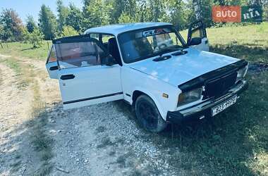 Седан ВАЗ 2107 2004 в Хусте