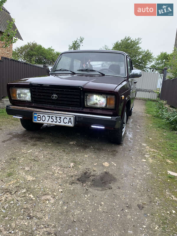Седан ВАЗ 2107 2004 в 