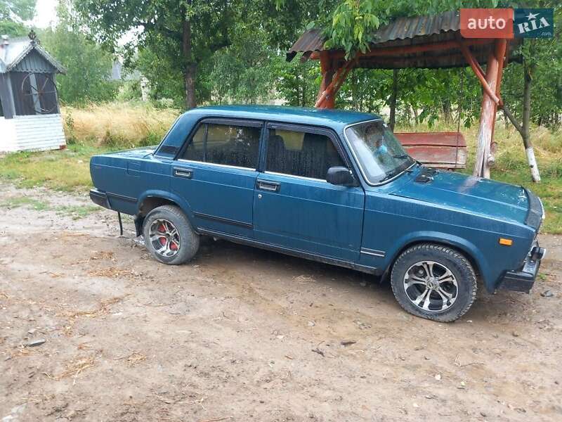 Седан ВАЗ 2107 2002 в 