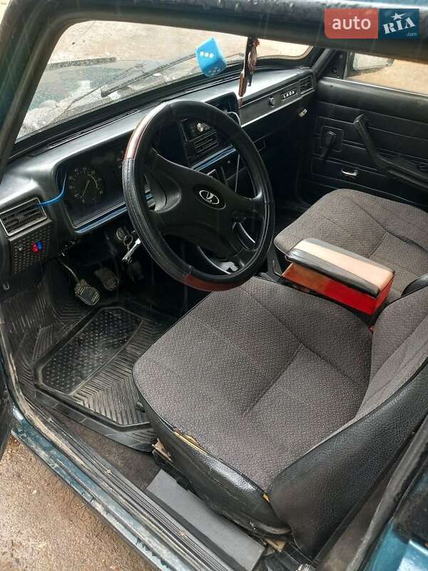 Седан ВАЗ / Lada 2107 2002 в Сторожинце