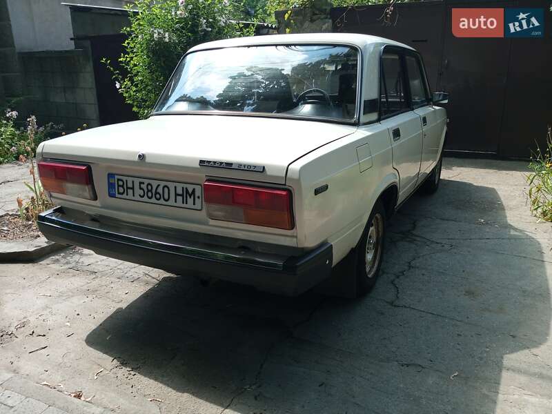 Седан ВАЗ / Lada 2107 1991 в Одессе