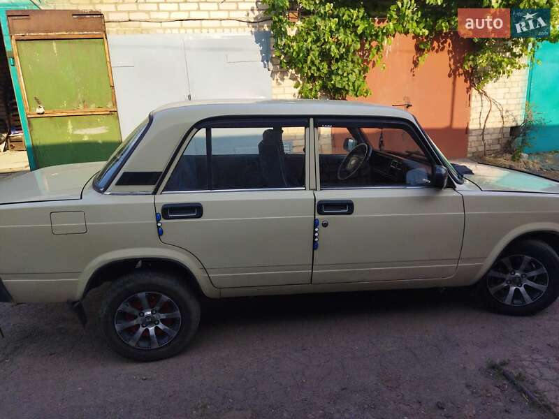 Седан ВАЗ / Lada 2107 1990 в Синельниково
