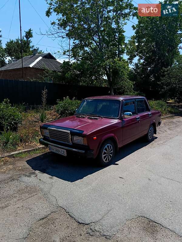 Седан ВАЗ / Lada 2107 2003 в Долинской