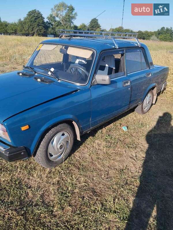 Седан ВАЗ 2107 2001 в 