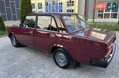 Седан ВАЗ 2107 2004 в 