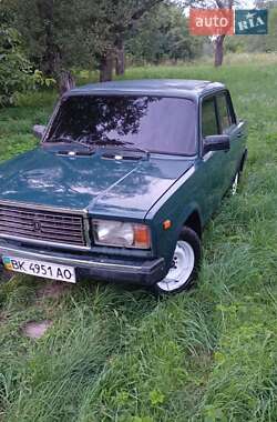 Седан ВАЗ 2107 2004 в Ровно