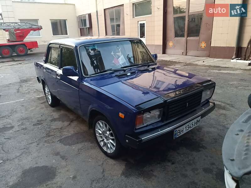 Седан ВАЗ / Lada 2107 1995 в Одессе