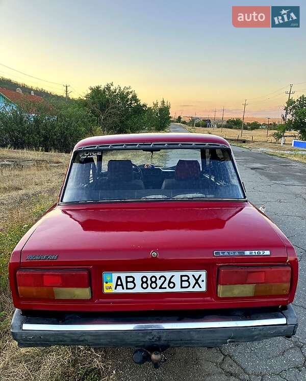 Седан ВАЗ / Lada 2107 2000 в Одессе