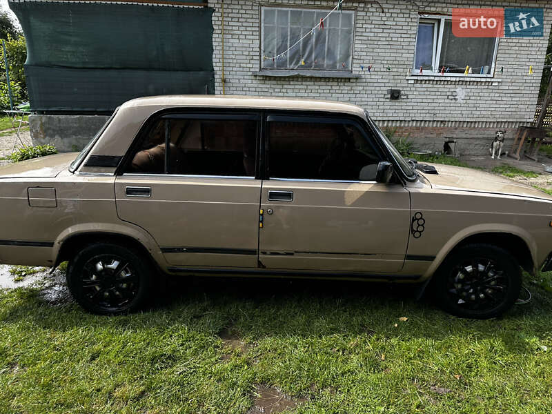 Седан ВАЗ / Lada 2107 1989 в Бродах