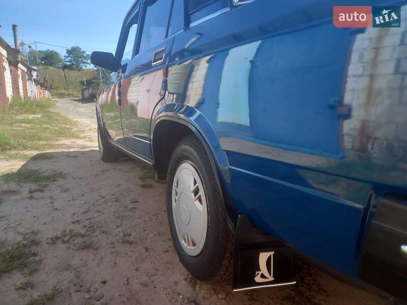 Седан ВАЗ / Lada 2107 2001 в Славутиче