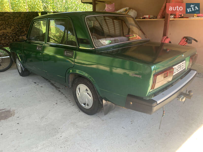 Седан ВАЗ / Lada 2107 2004 в Сваляве