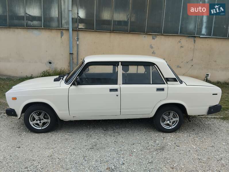 Седан ВАЗ / Lada 2107 1996 в Ужгороді