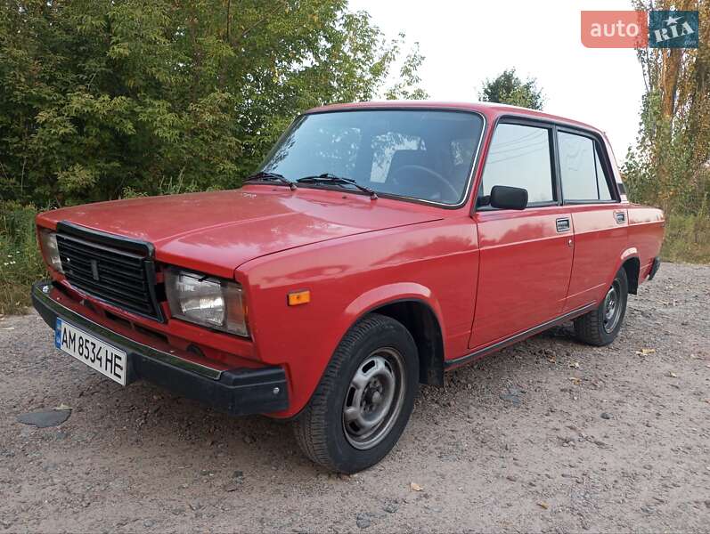 Седан ВАЗ / Lada 2107 1990 в Житомире
