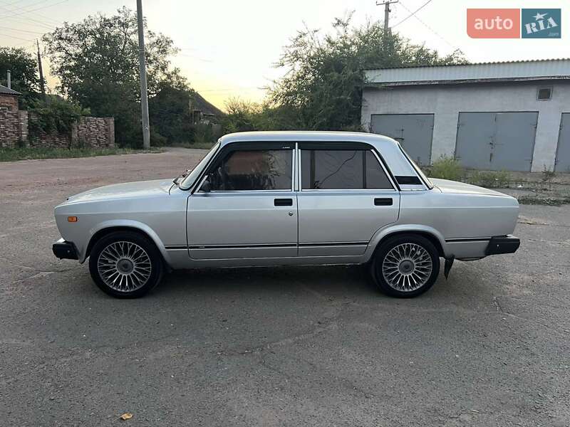 Седан ВАЗ / Lada 2107 2010 в Кривом Роге